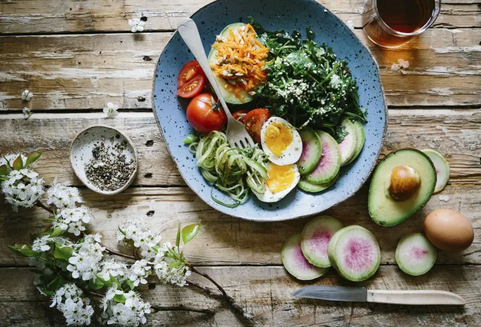 Combien de calories par jour pour maigrir, ce qui fait varier les besoins