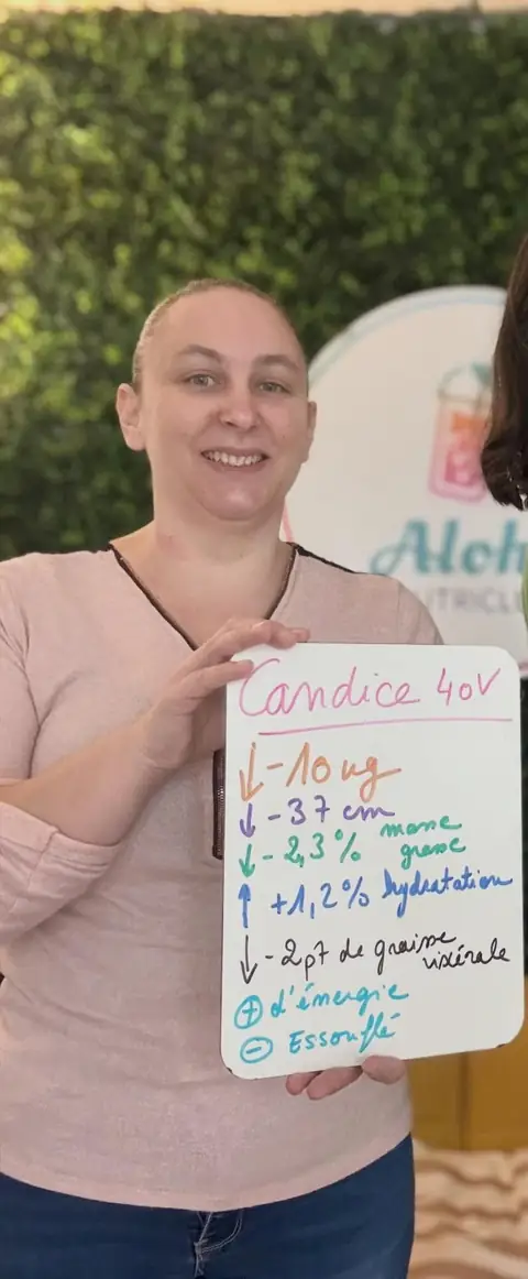 Une membre d’Aloha Nutriclub avec l’ardoise de son bilan